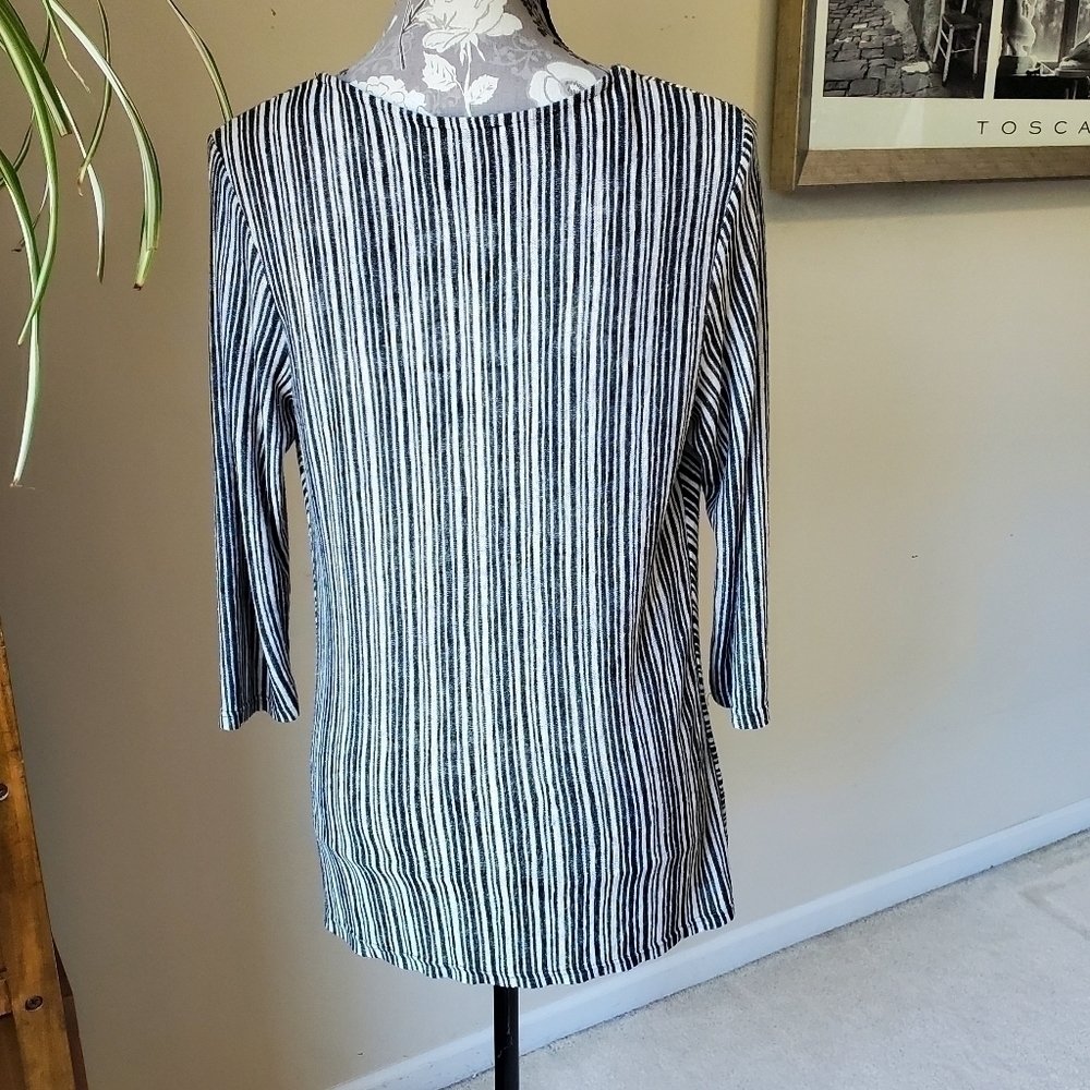 W5 3/4 sleeve striped twist front top sz. M - Picture 6 of 6